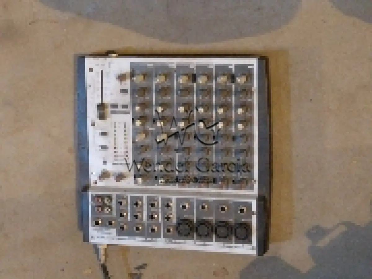 LOTE 003 - MESA DE ILUMINACAO MCA STAR C/RACK 3KW E 6 CANAIS; MESA DE SOM MCA PHONIC MOD MM1202; MESA DE SOM P/MIXAGEM MCA ALLEN & HEAH MOD GZ2800 48 CANAIS