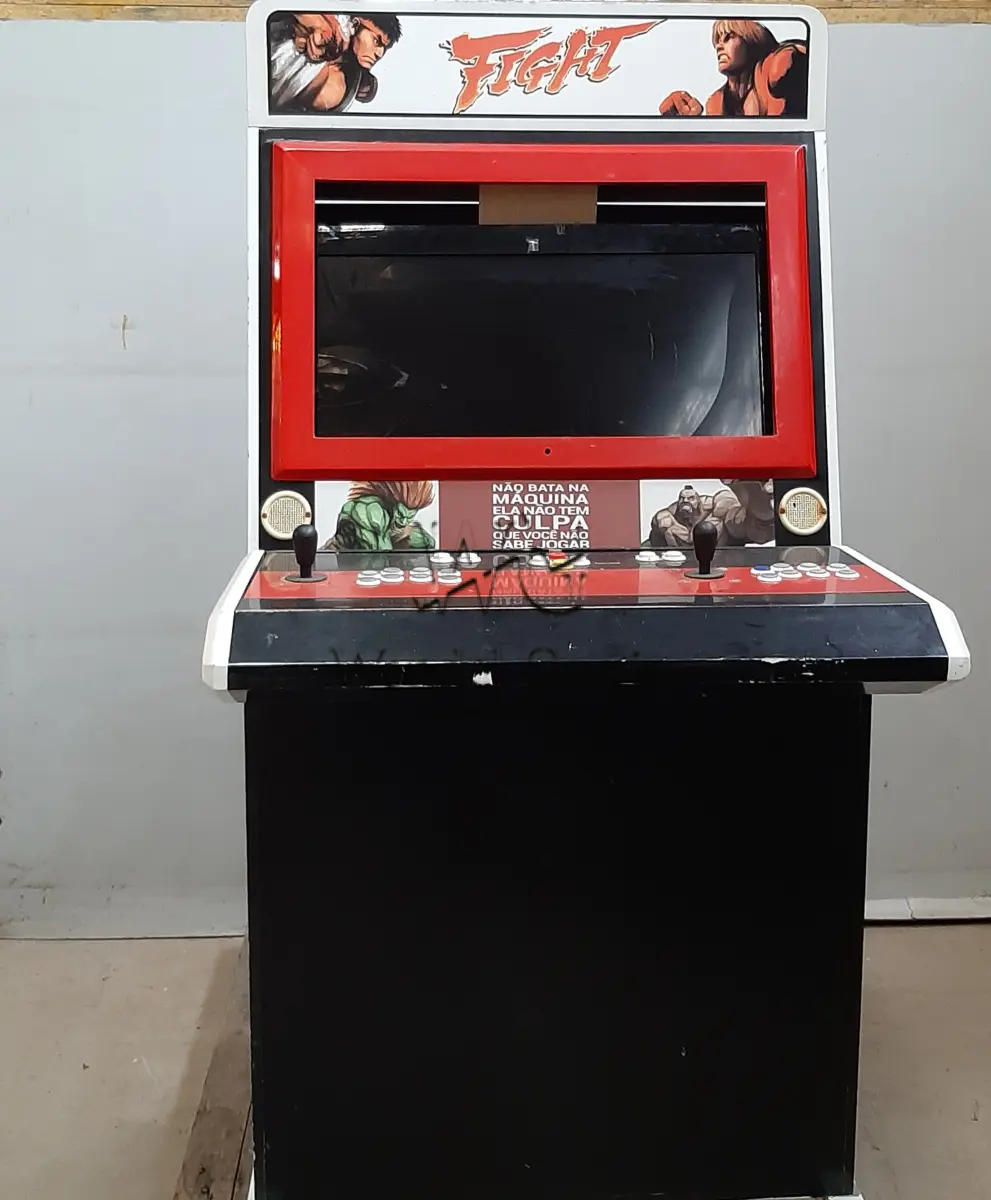 LOTE 018 - JOGOS ELETRÔNICOS SUPER STREET FIGHTER MCA PIMBALL - 110V (monitor queimado); JOGOS ELETRÔNICOS MULTI JOGOS LCD 32 POLEGADAS MCA PINBALLMANIA - 220V (monitor quebrado, falta placa e drive)