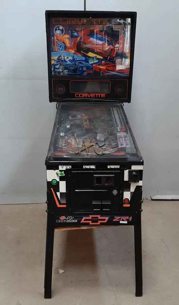 LOTE 016 - FLIPERAMA WORD JURASSIC - BIVOLT (falta placa); FLIPERAMA CORVETE - 110V (falta memória); FLIPERAMA GOOD GOFERS - 220V (CPU com defeito)