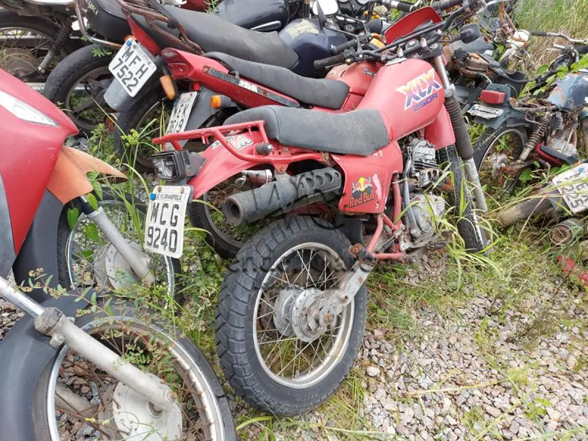 LOTE 393 - HONDA/XLX 250 R