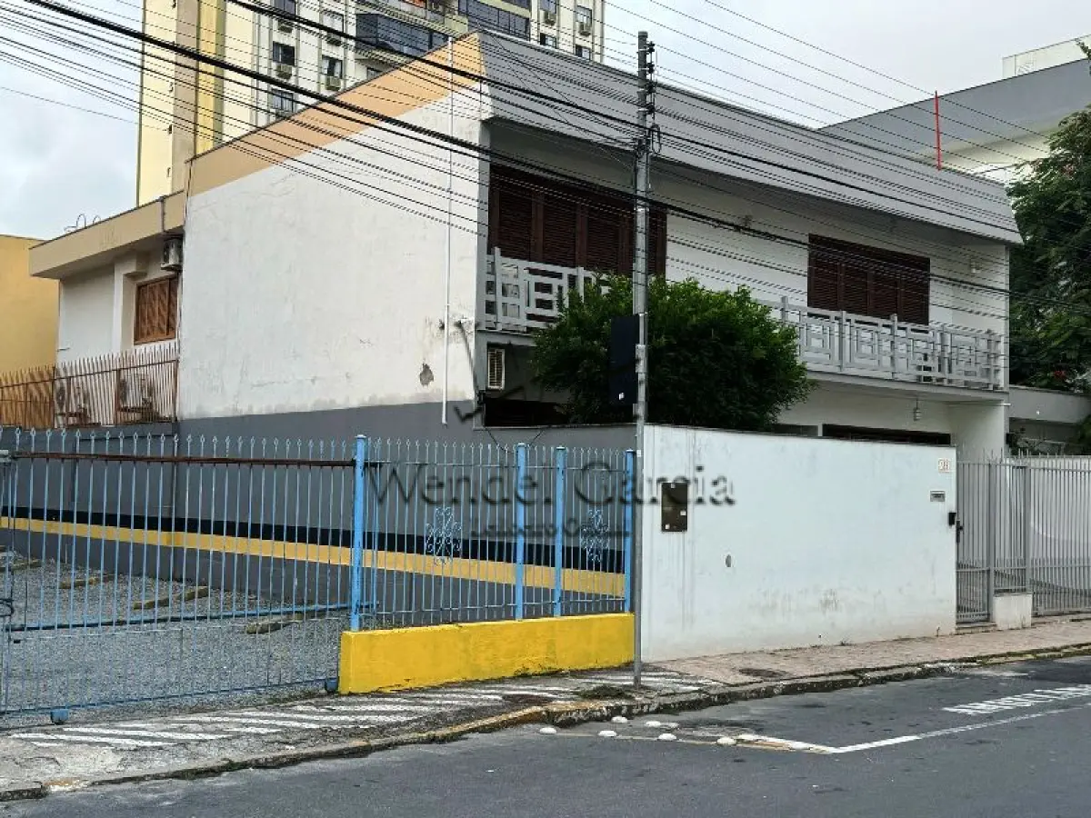 LOTE 002 - Terreno com área de 225,75m², contendo uma Edificação Residencial em Alvenaria com área de 311,60m², situado na Rua Dr. Aderbal Ramos da Silva, nº 122, Centro,  Itajaí/SC, Matrícula nº 10532 do Cartório de Registro de Imóveis  do 1º Ofício da Comarca de Itajaí/SC.