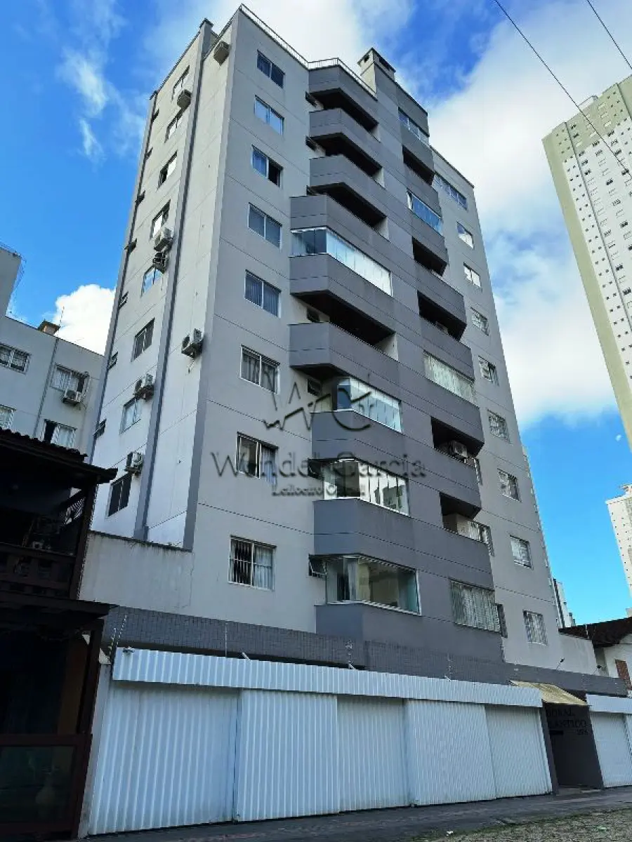 LOTE 001 - Apartamento nº 101 com 186,76m² e vaga de garagem nº 10  do Residencial Doral Atlântico, na Rua 2700, nº 298, Centro, Balneário Camboriú/SC,  Matrícula nº 10660 do Cartório de Registro de Imóveis do 2º Ofício da Comarca de Balneário Camboriú/SC.