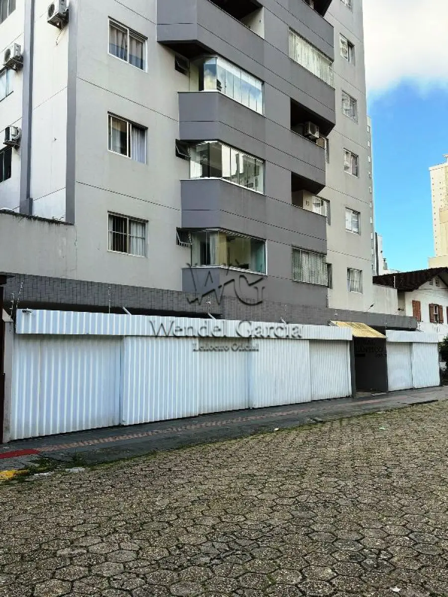 LOTE 001 - Apartamento nº 101 com 186,76m² e vaga de garagem nº 10  do Residencial Doral Atlântico, na Rua 2700, nº 298, Centro, Balneário Camboriú/SC,  Matrícula nº 10660 do Cartório de Registro de Imóveis do 2º Ofício da Comarca de Balneário Camboriú/SC.