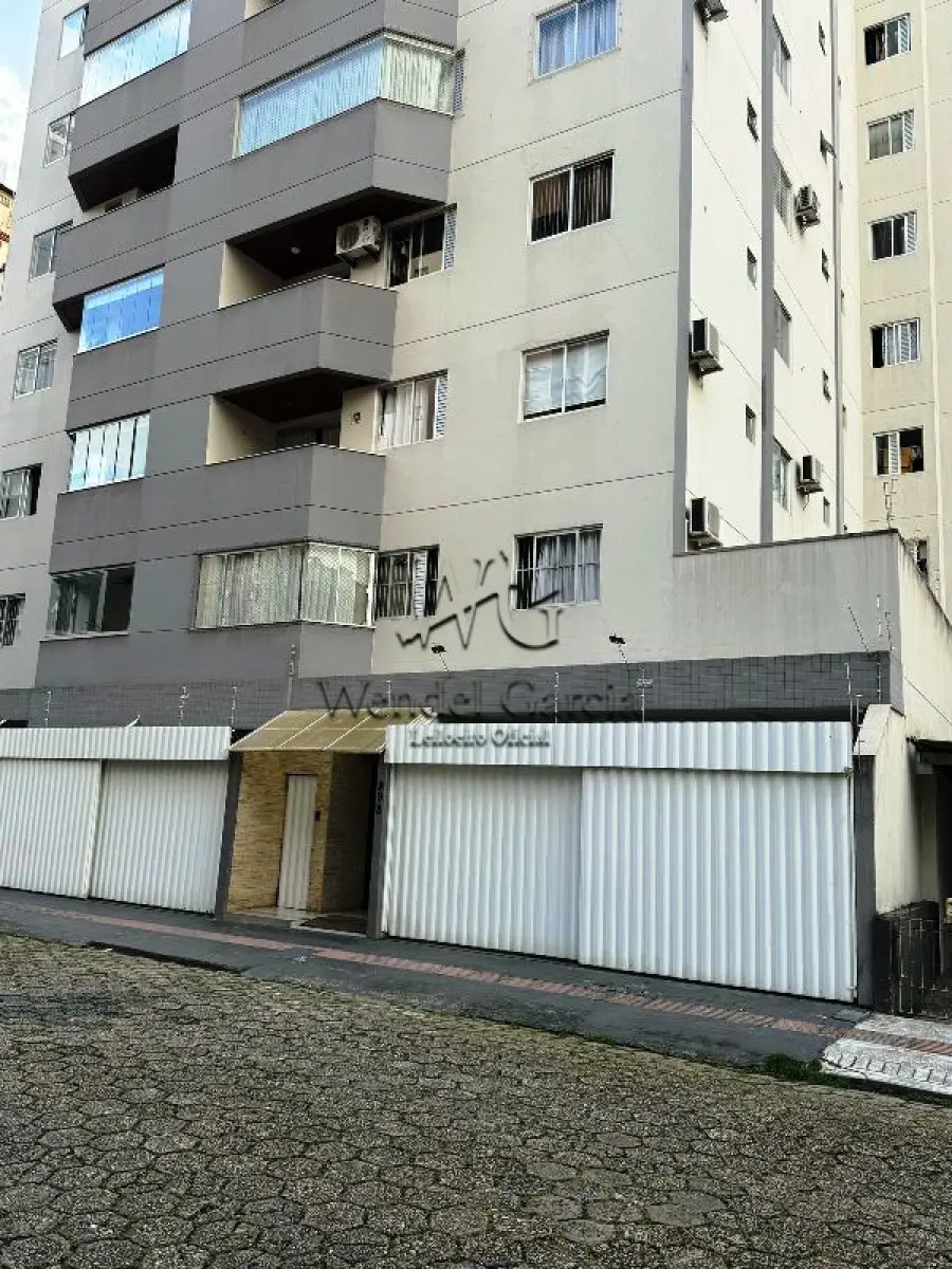 LOTE 001 - Apartamento nº 101 com 186,76m² e vaga de garagem nº 10  do Residencial Doral Atlântico, na Rua 2700, nº 298, Centro, Balneário Camboriú/SC,  Matrícula nº 10660 do Cartório de Registro de Imóveis do 2º Ofício da Comarca de Balneário Camboriú/SC.