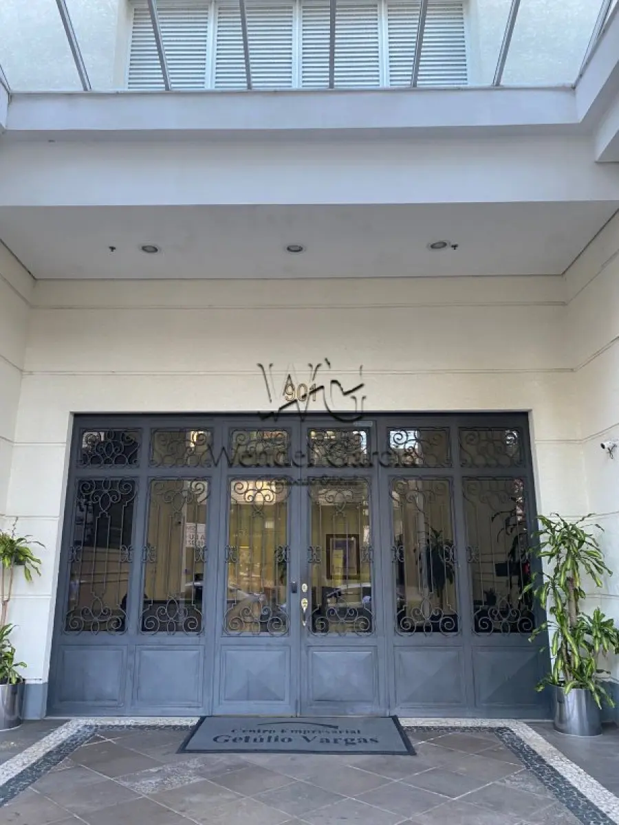 LOTE 001 - SALA 502, COM 38,45m², LOCALIZADA NO CENTRO EMPRESARIAL GV, AV. GETÚLIO VARGAS, Nº 901, 5º ANDAR. PORTO ALEGRE/RS.