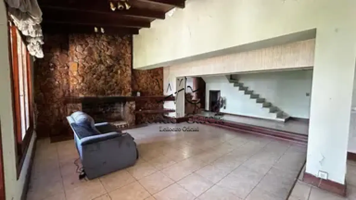 LOTE 001 - Excelente Casa no bairro Cristal, 5 quartos, 600m², em área de 995 m². matrícula nº 29.523.
