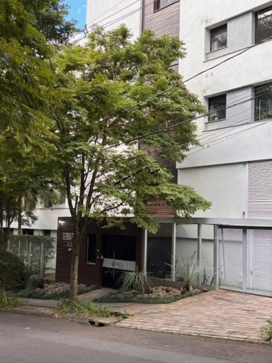 LOTE 001 - O APARTAMENTO Nº 501 DA TORRE 2, DO EDIFÍCIO RESIDENCIAL TERRAZZAS, SITUADO NA RUA JOÃO  CAETANO, Nº 607, COM 569,17m² de área real privativa, 349,73m² de área real de uso comum e 918,90m² de área total. Matrícula nº 166.193 do RI da 4ª Zona de Porto Alegre/RS.