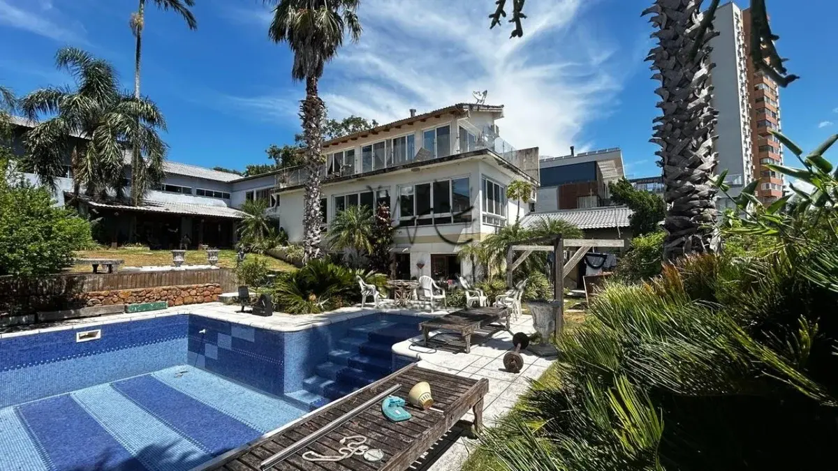 LOTE 001 - Excelente Casa no bairro Cristal, 5 quartos, 600m², em área de 995 m². matrícula nº 29.523.