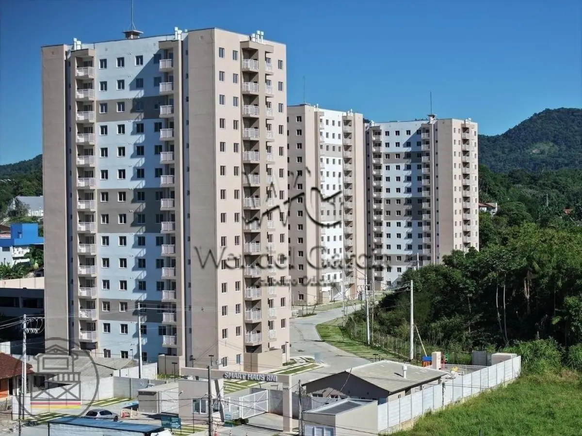 LOTE 002 - Os direitos que o executado possui sobre o apartamento 433, bloco 03, do Edifício Felicidade, do Residencial Novos Caminhos, situado na Rua Bertha Weege, Nº 1988, CEP: 89260665, Jaraguá do Sul/SC – (Residencial), matrícula Nº68307 RI de Jaraguá do Sul/SC.