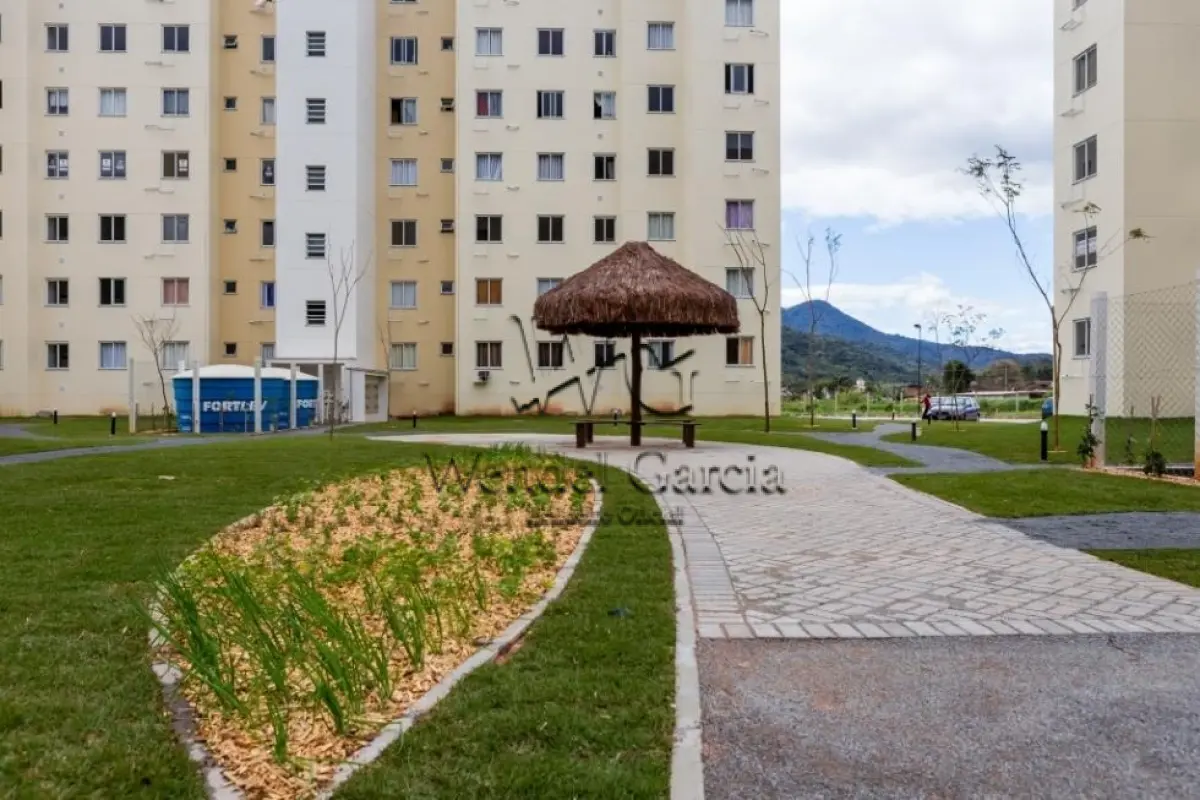 LOTE 002 - Os direitos que o executado possui sobre o apartamento 433, bloco 03, do Edifício Felicidade, do Residencial Novos Caminhos, situado na Rua Bertha Weege, Nº 1988, CEP: 89260665, Jaraguá do Sul/SC – (Residencial), matrícula Nº68307 RI de Jaraguá do Sul/SC.