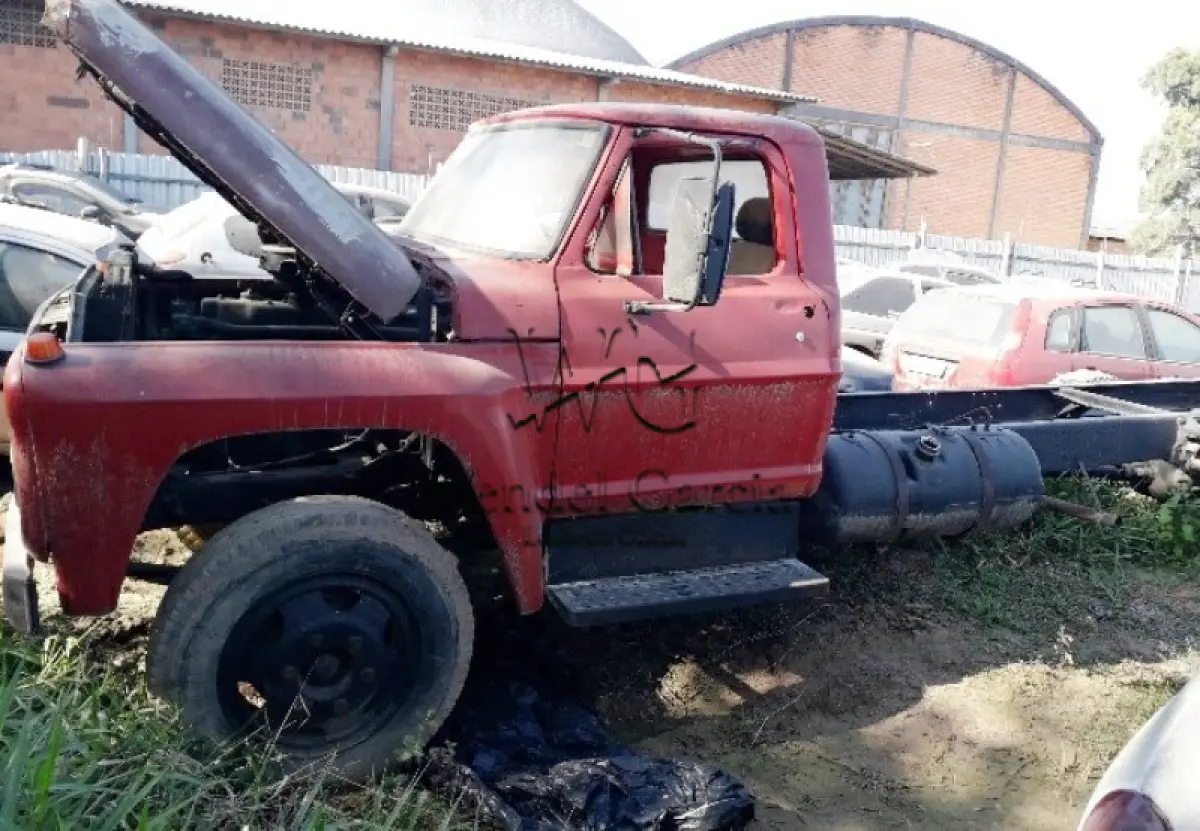 LOTE 084 - SUCATA: FORD/F600