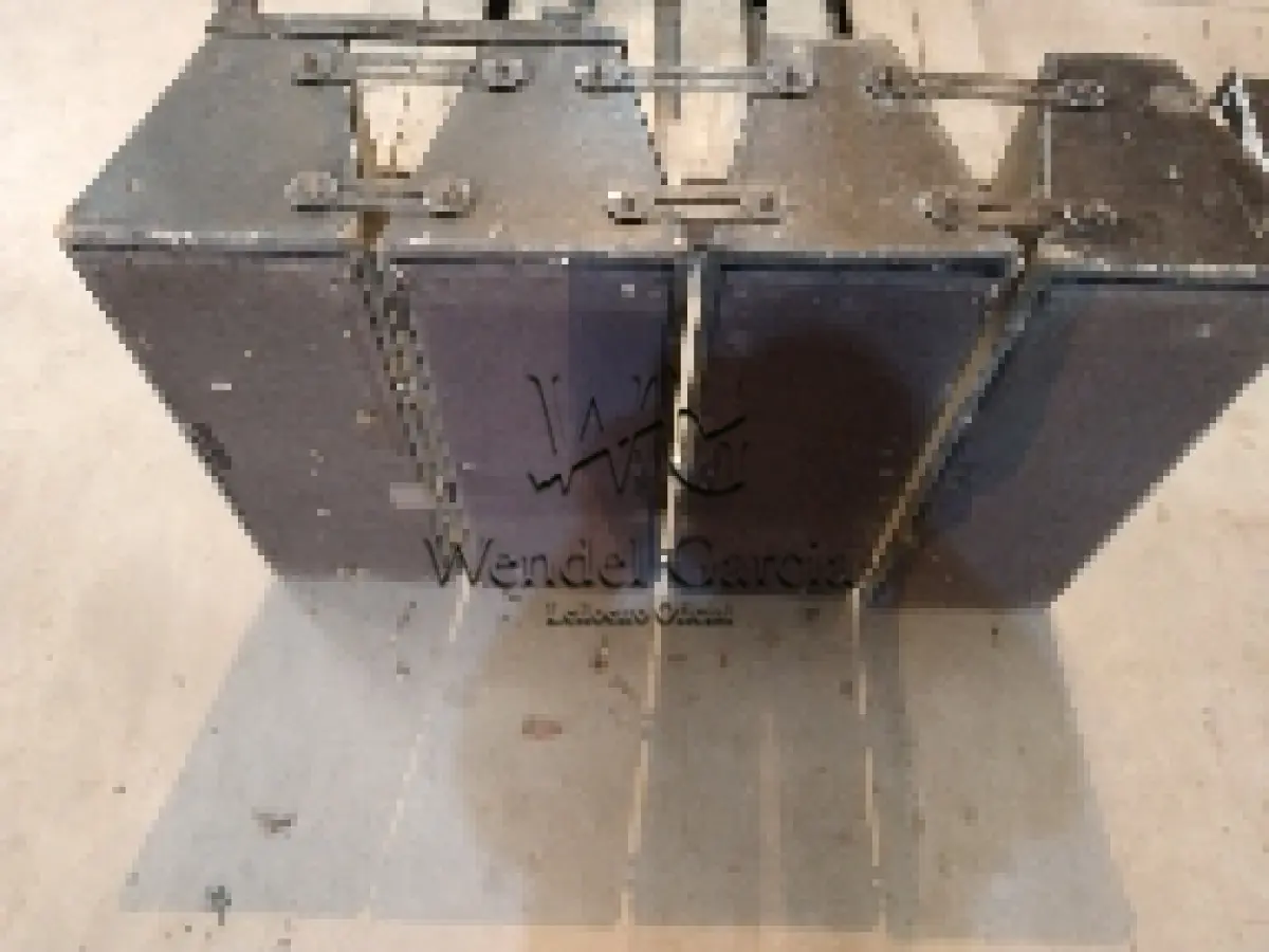 LOTE 005 - AMPLIFICADOR DE SOM MCA STUDIO R POT 3000WATTS; 02 CAIXAS ACUSTICAS LINE ARRAY AC/AC-206NEO-FR