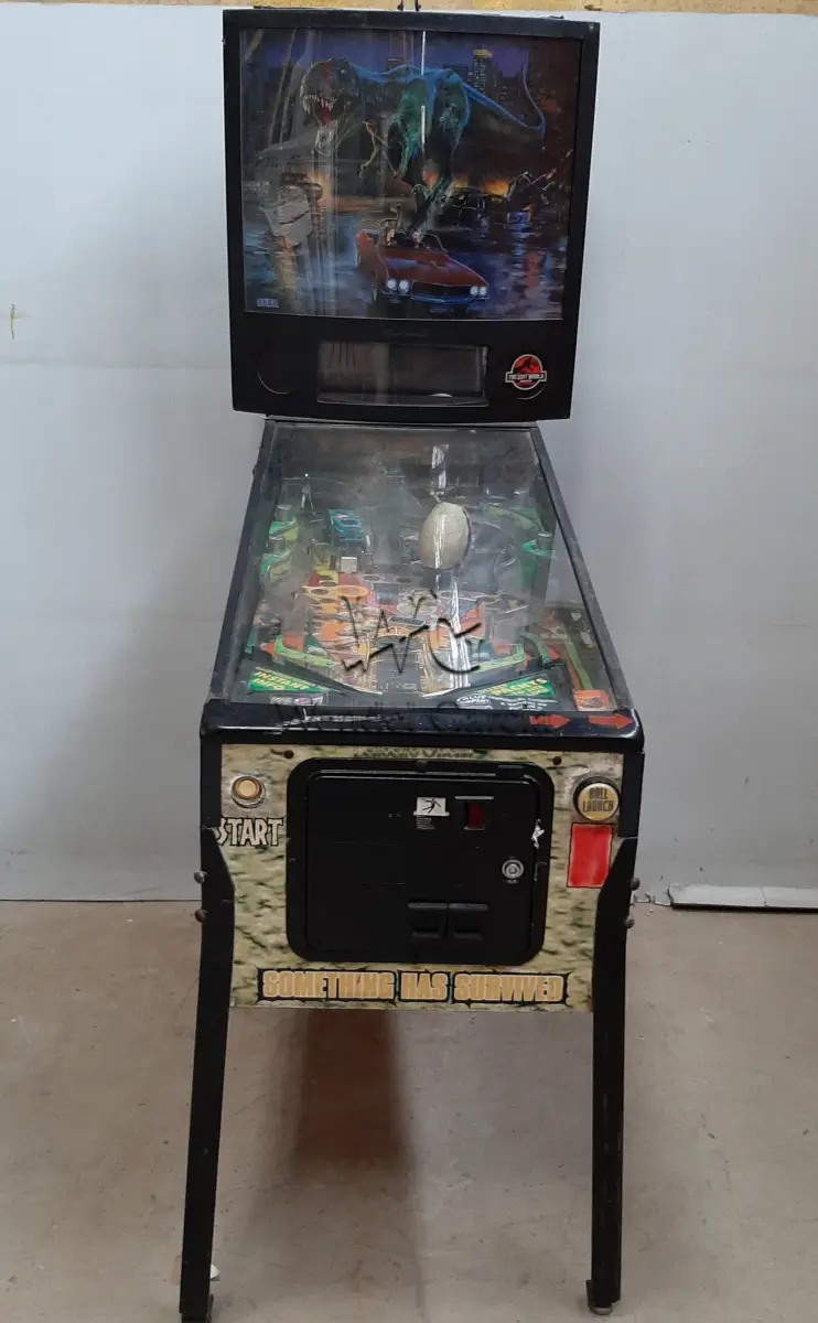 LOTE 016 - FLIPERAMA WORD JURASSIC - BIVOLT (falta placa); FLIPERAMA CORVETE - 110V (falta memória); FLIPERAMA GOOD GOFERS - 220V (CPU com defeito)