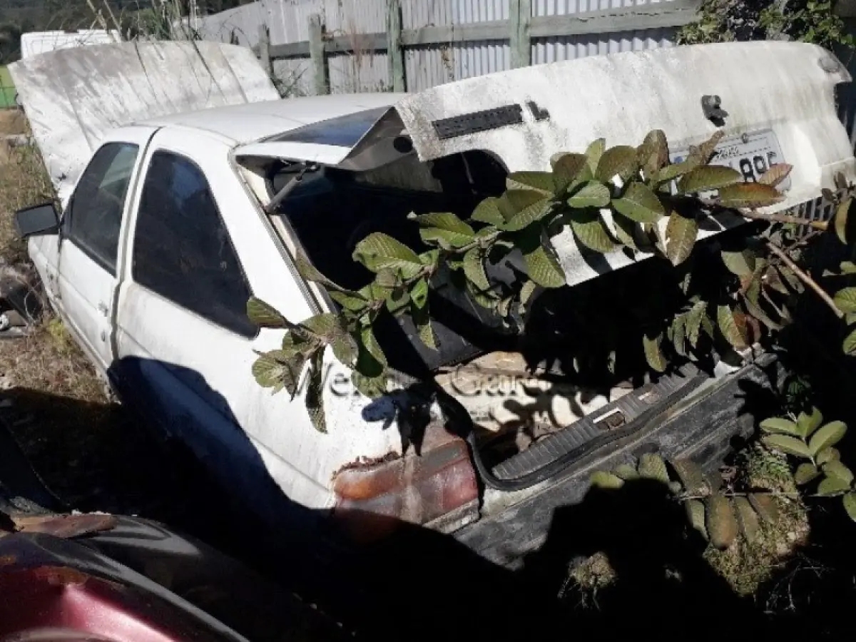 LOTE 014 - SUCATA: FORD/ESCORT L