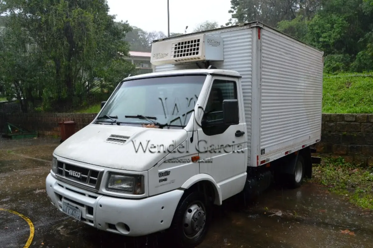 LOTE 001 - CAMINHAO MCA IVECO MOD DAILY C/CARROCERIA REFRIGERADA ANO/MOD 2007 PLACAS INY4112