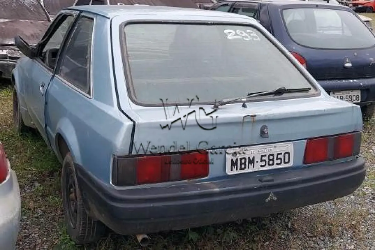 LOTE 293 - SUCATA: FORD/ESCORT GL
