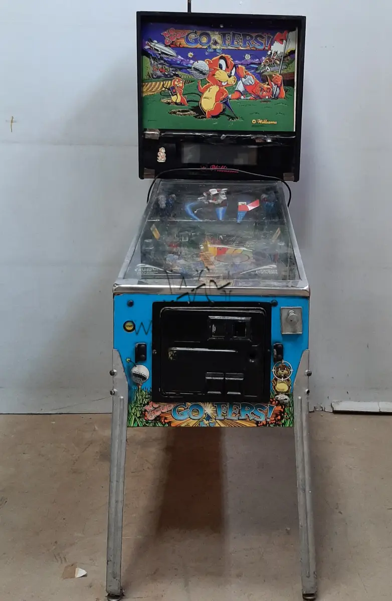LOTE 016 - FLIPERAMA WORD JURASSIC - BIVOLT (falta placa); FLIPERAMA CORVETE - 110V (falta memória); FLIPERAMA GOOD GOFERS - 220V (CPU com defeito)