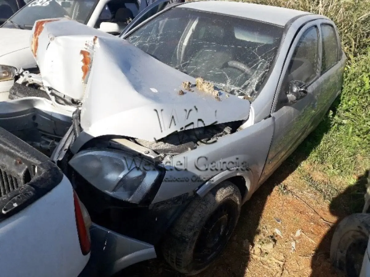 LOTE 157 - SUCATA: GM/CORSA SEDAN