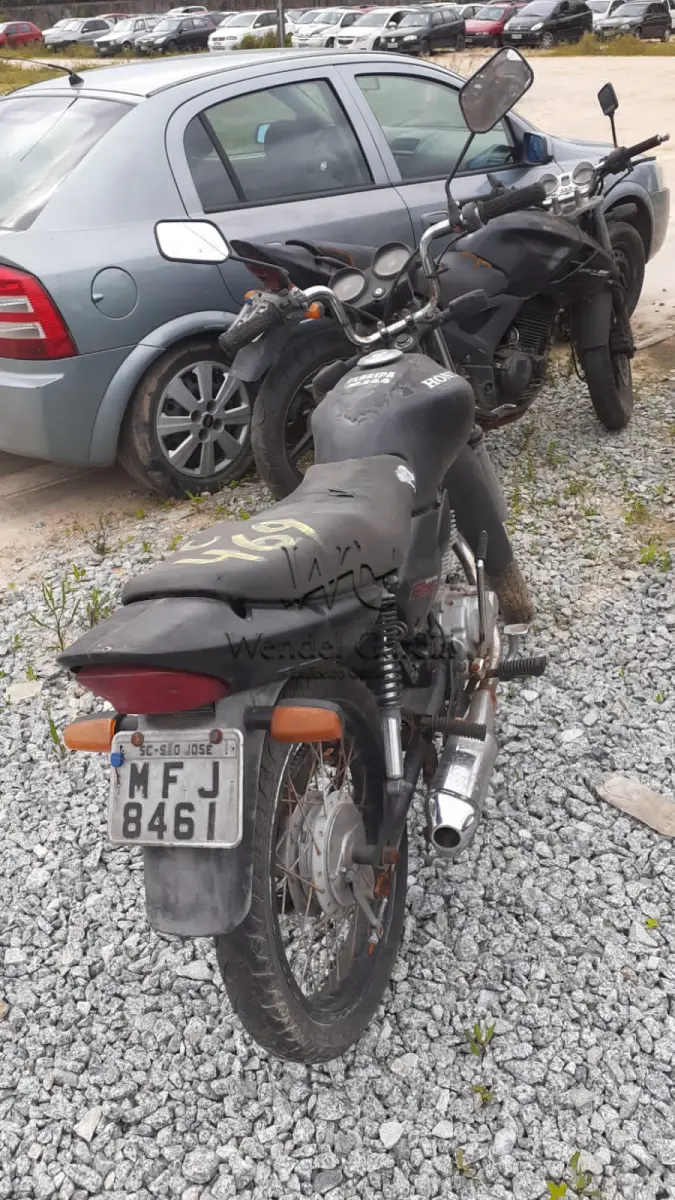 LOTE 469 - SUCATA: MOTOCICLETA, HONDA/CG 125 FAN , ANO: 2006, PLACA:  MFJ8461 , UF: SC,  Nº MOTOR: JC30E76821106, LOCAL(PÁTIO): PALHOÇA: