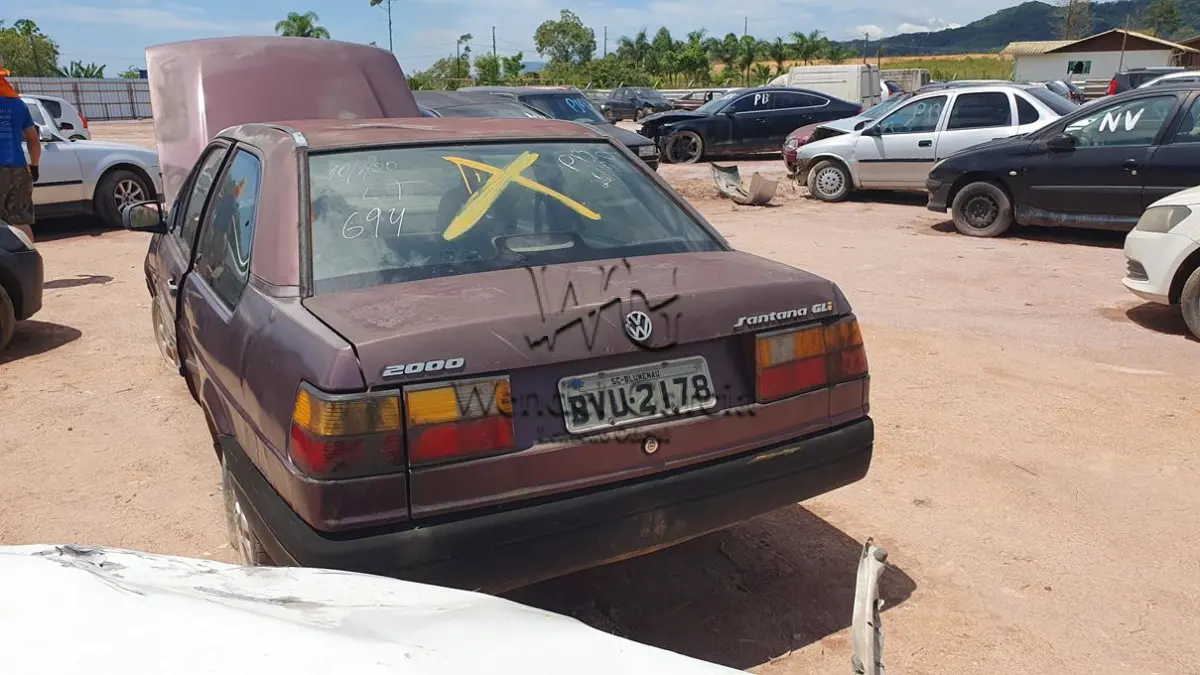 LOTE 694 - VW/SANTANA GL 2000 I