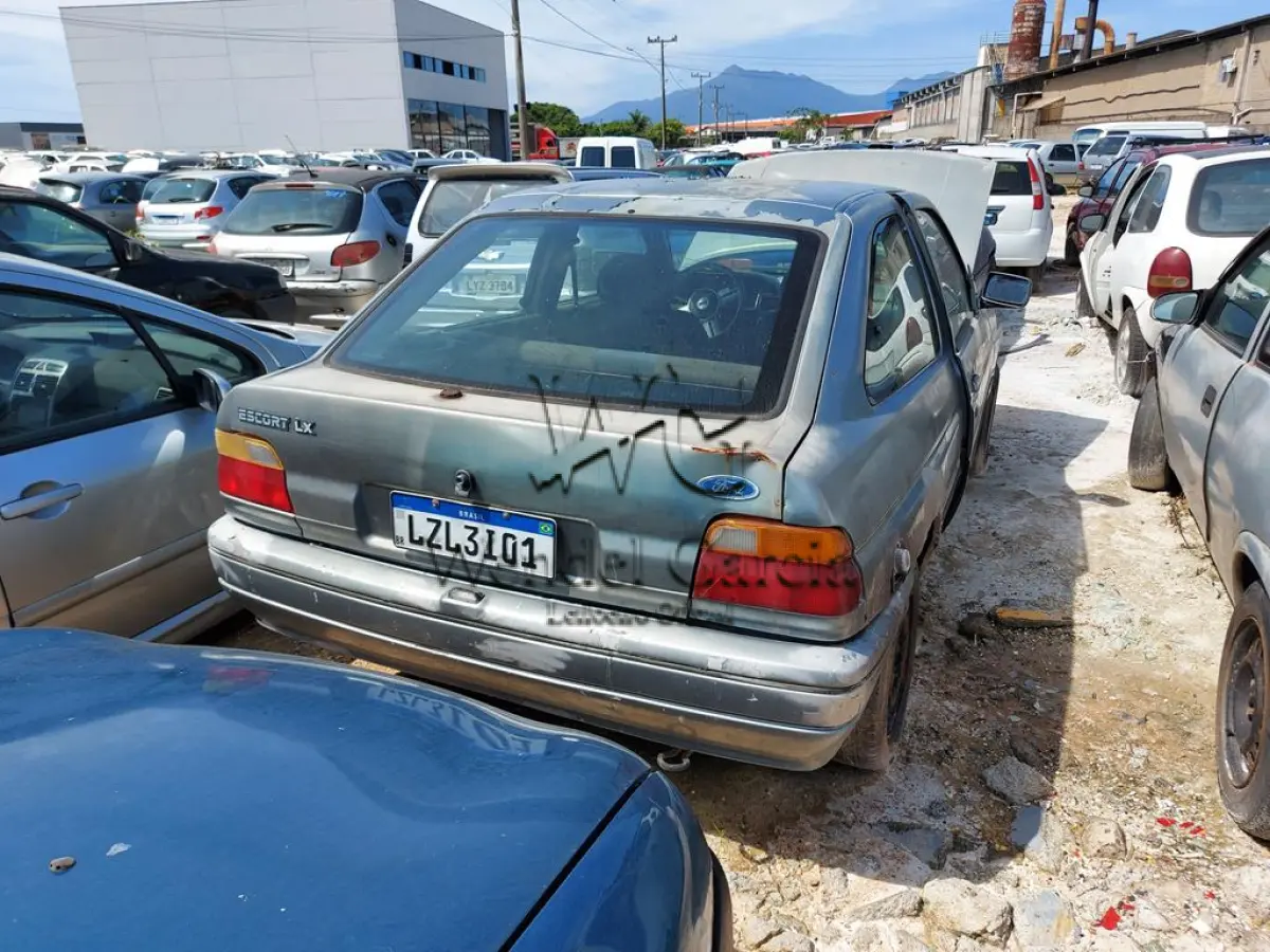 LOTE 473 - FORD/ESCORT L