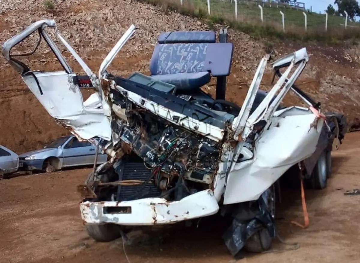 LOTE 289 - FORD/CARGO 1618 - Pátio de São Joaquim