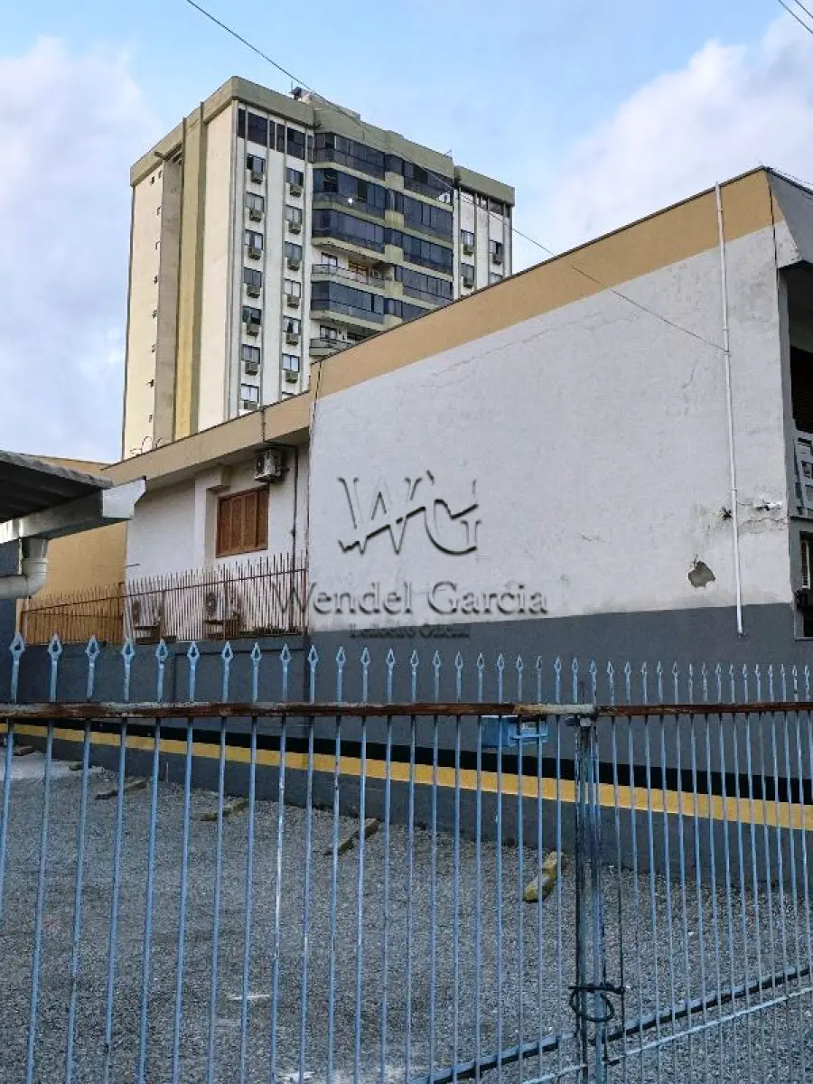 LOTE 002 - Terreno com área de 225,75m², contendo uma Edificação Residencial em Alvenaria com área de 311,60m², situado na Rua Dr. Aderbal Ramos da Silva, nº 122, Centro,  Itajaí/SC, Matrícula nº 10532 do Cartório de Registro de Imóveis  do 1º Ofício da Comarca de Itajaí/SC.