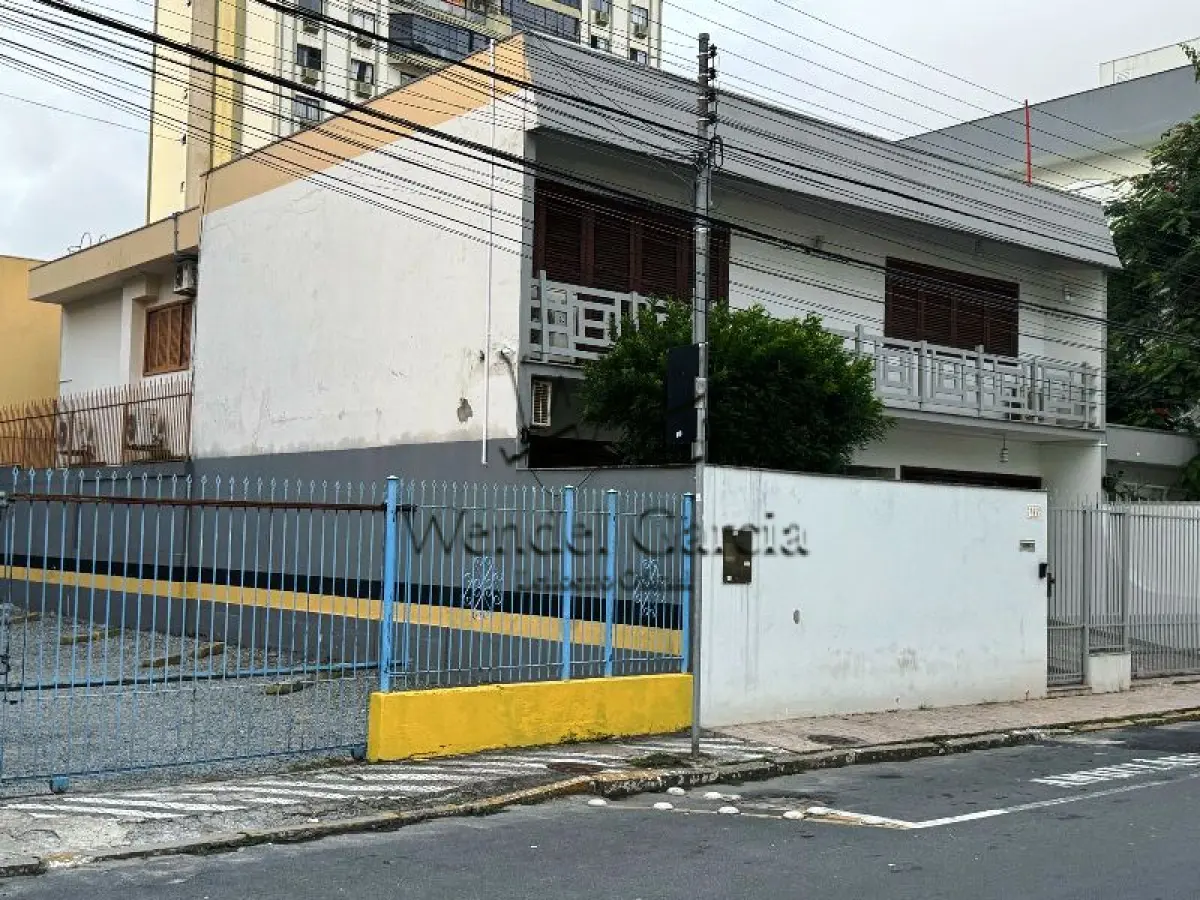 LOTE 002 - Terreno com área de 225,75m², contendo uma Edificação Residencial em Alvenaria com área de 311,60m², situado na Rua Dr. Aderbal Ramos da Silva, nº 122, Centro,  Itajaí/SC, Matrícula nº 10532 do Cartório de Registro de Imóveis  do 1º Ofício da Comarca de Itajaí/SC.