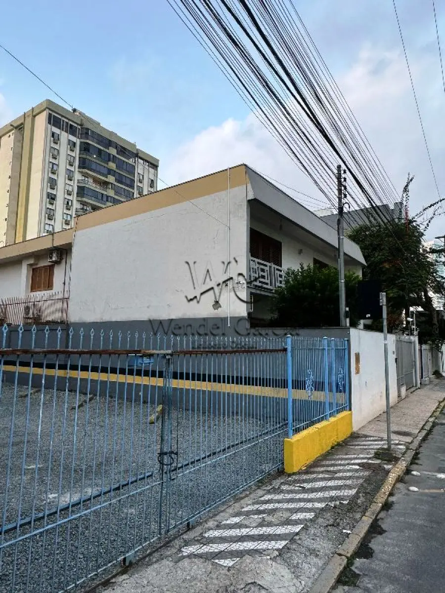 LOTE 002 - Terreno com área de 225,75m², contendo uma Edificação Residencial em Alvenaria com área de 311,60m², situado na Rua Dr. Aderbal Ramos da Silva, nº 122, Centro,  Itajaí/SC, Matrícula nº 10532 do Cartório de Registro de Imóveis  do 1º Ofício da Comarca de Itajaí/SC.