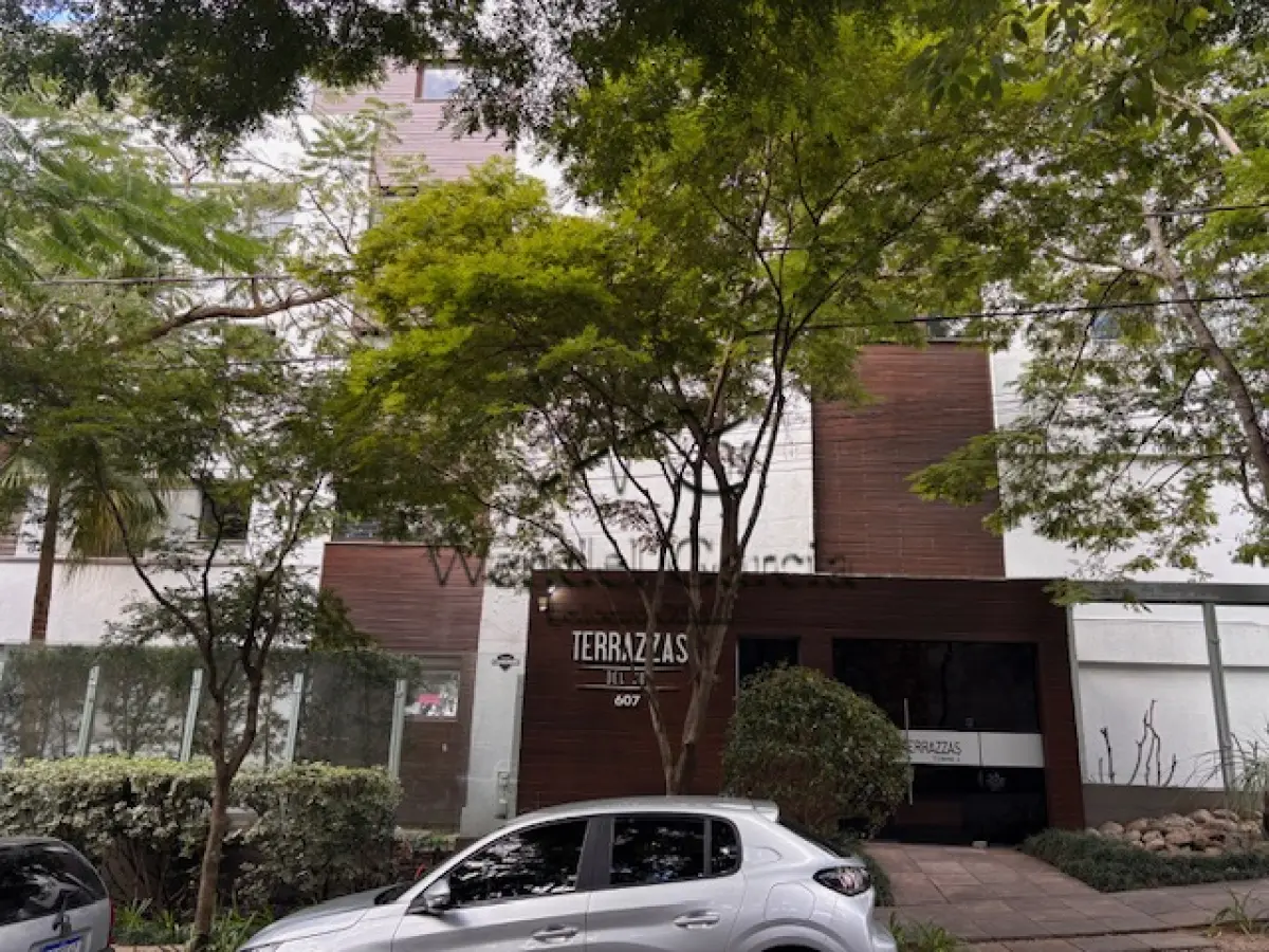 LOTE 001 - O APARTAMENTO Nº 501 DA TORRE 2, DO EDIFÍCIO RESIDENCIAL TERRAZZAS, SITUADO NA RUA JOÃO  CAETANO, Nº 607, COM 569,17m² de área real privativa, 349,73m² de área real de uso comum e 918,90m² de área total. Matrícula nº 166.193 do RI da 4ª Zona de Porto Alegre/RS.